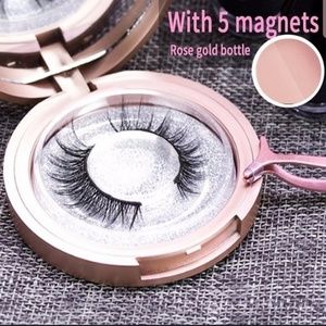 Magnetic eyelashes with eyeliner and tweezers
